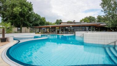 Lázně Pápa, Várkertfürdő - 01