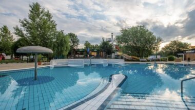 Lázně Pápa, Várkertfürdő - 02