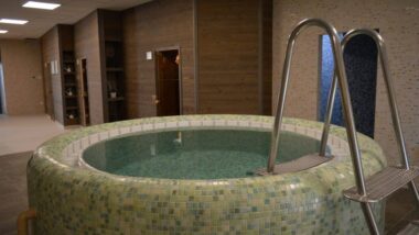 Lázně Pápa, Várkertfürdő - wellness