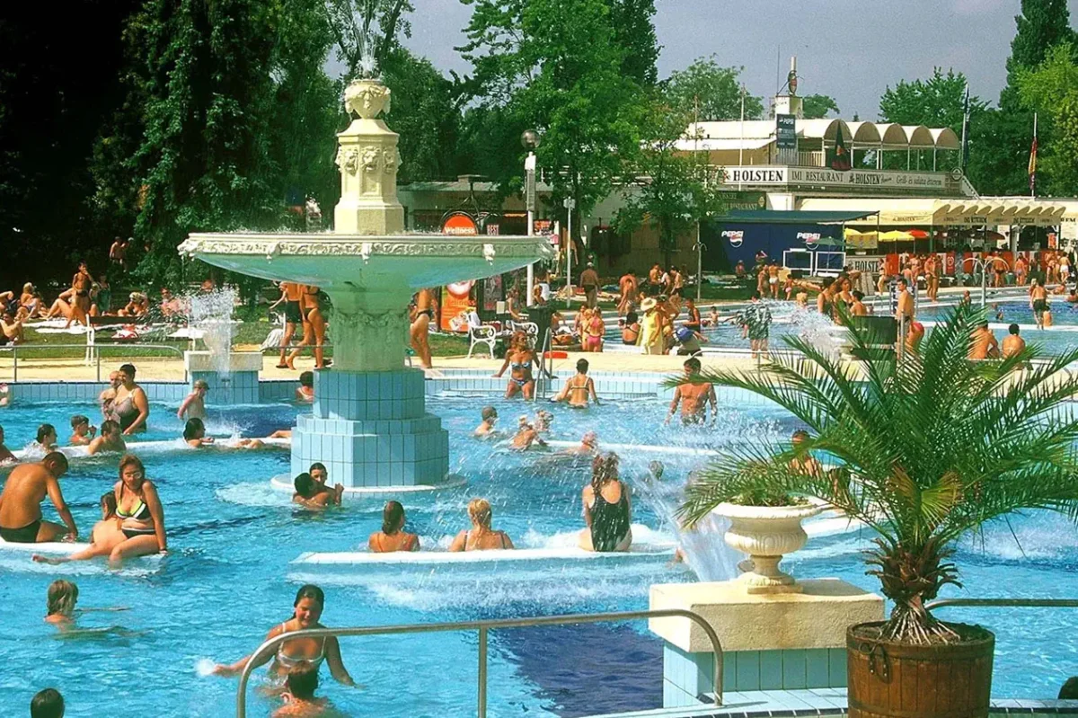 Palatinus Gyógy-, Strand- és Hullámfürdő