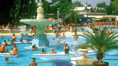 Palatinus Gyógy-, Strand- és Hullámfürdő
