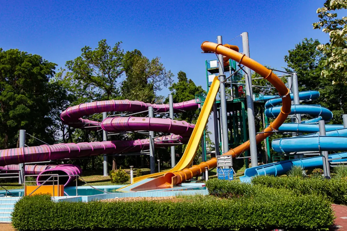 Palatinus Gyógy-, Strand- és Hullámfürdő - vízicsúszdák