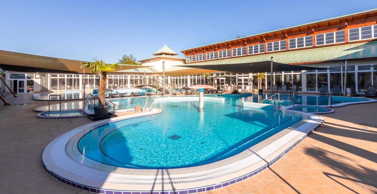 Medencék a mosonmagyaróvári fürdőben