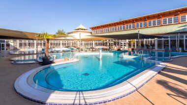 Medencék a mosonmagyaróvári fürdőben