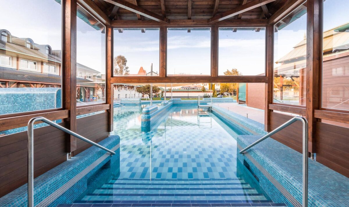 Medencék a mosonmagyaróvári fürdőben