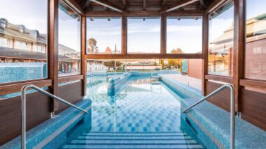 Medencék a mosonmagyaróvári fürdőben